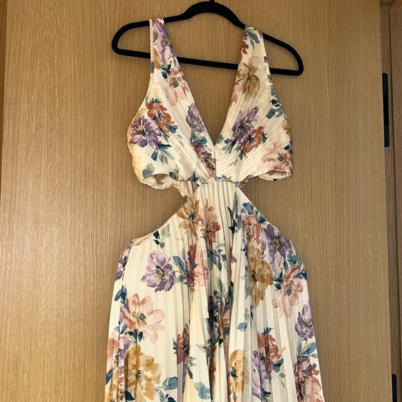 Abercrombie Fitch A&F Satin Giselle Pleated Cutout Maxi Midi Dress cream floral - Picture 2 of 13